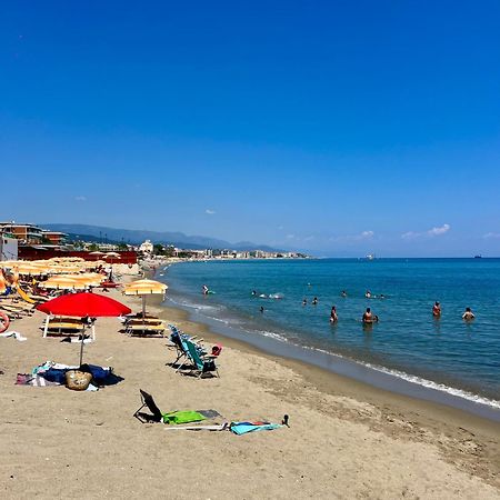Appartamento Con Accesso Privato Spiaggia Савона Экстерьер фото